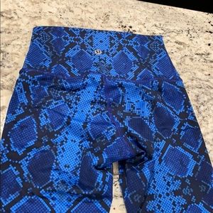 Lululemon leggings size 2 worn once